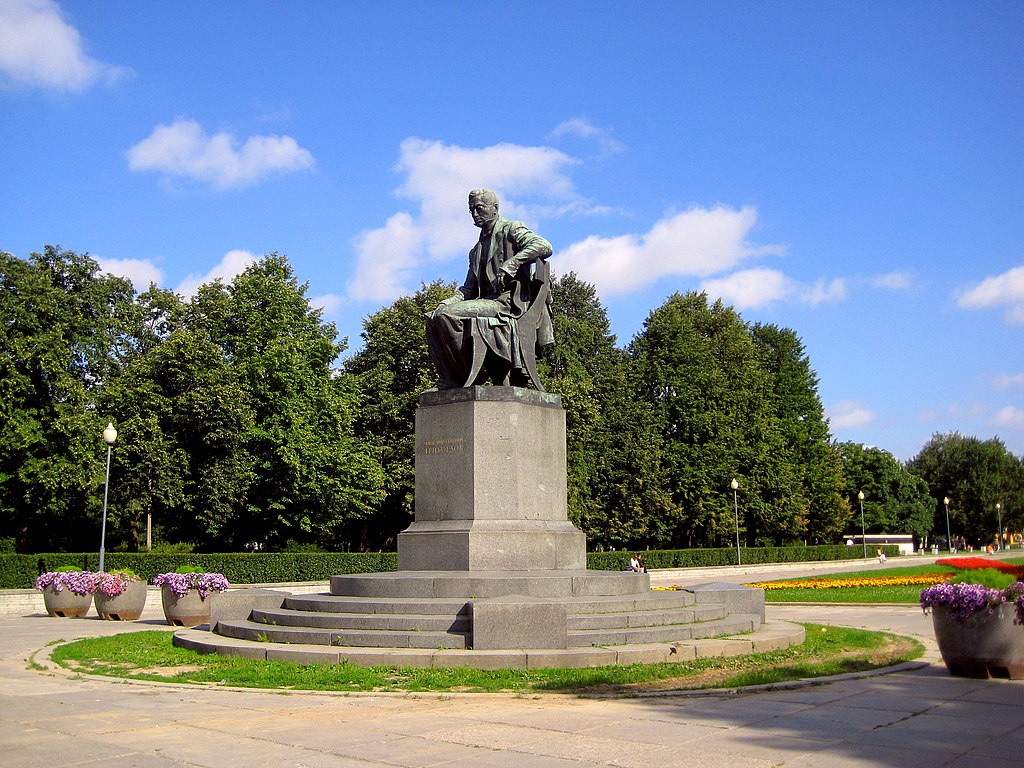 Памятник Александру Сергеевичу Грибоедову