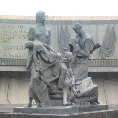 Монумент героическим защитникам Ленинграда на площади Победы