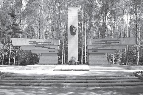 Памятник летчикам в "Сосновке"