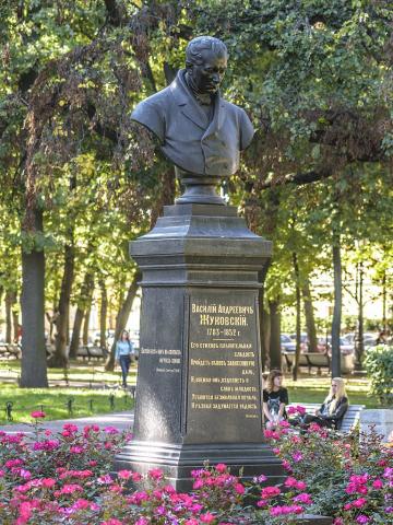 Памятник  В. А. Жуковскому
