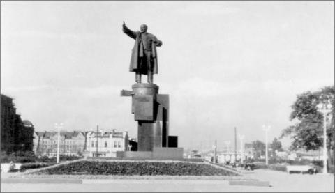 Памятник В. И. Ленину у Финляндского вокзала