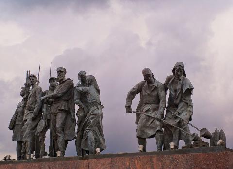 Фрагмент монумента героическим защитникам Ленинграда